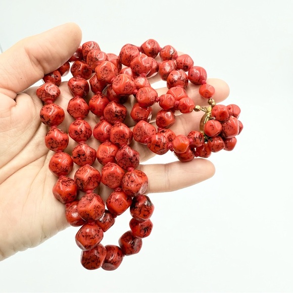 VINTAGE WEST GERMANY RED ART Howlite Red Turquoise Gemstone Two Strand Necklace - Picture 5 of 8